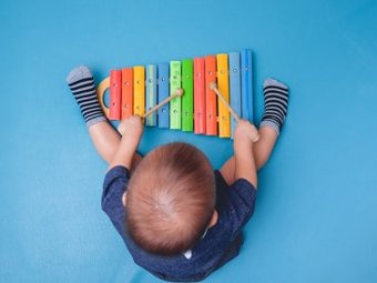 Musik zu machen gefällt fast jedem 13 Monate alten Kind