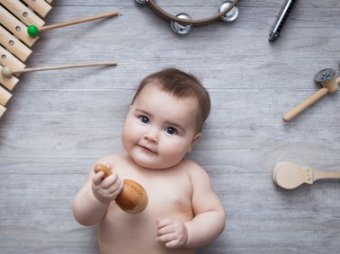 Musikinstrument stehen bei deinem Baby jetzt ganz hoch im Kurs